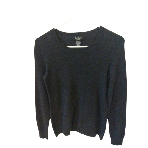 100%Cashmere Lord & Taylor Black  Super Soft Minimalist NWOT Sweater XS - Picture 1 of 6